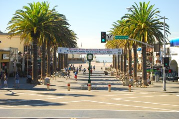 HB-Pier-Plaza_-Eric-Fonoimoana